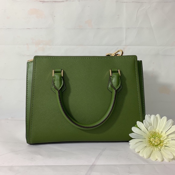 Michael Kors Hope Medium Messenger - Picture 4 of 9